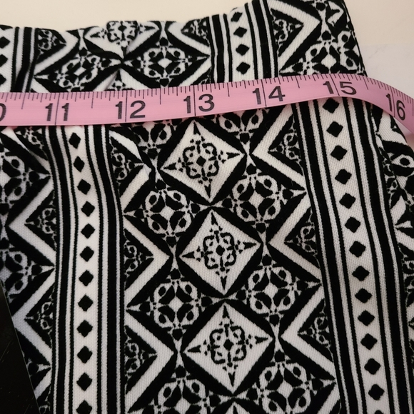 Iris Basic Pattern Pencil Skirt Size Large NWT - Picture 3 of 5